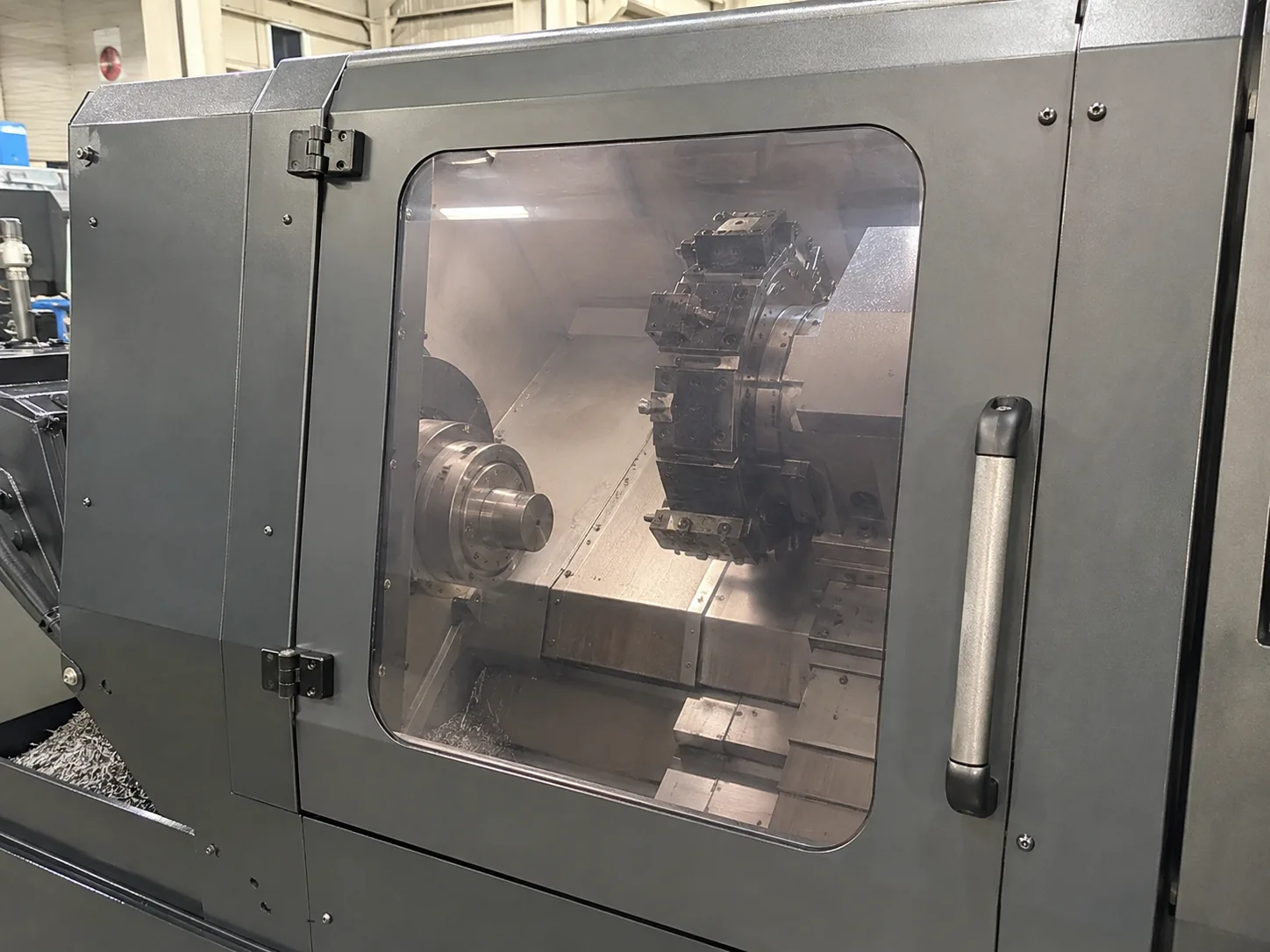 Clear observation window for machine tool equipment
